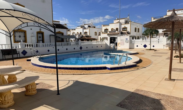 Herverkoop - Herenhuis -
Orihuela - Entre Naranjos Vistabella