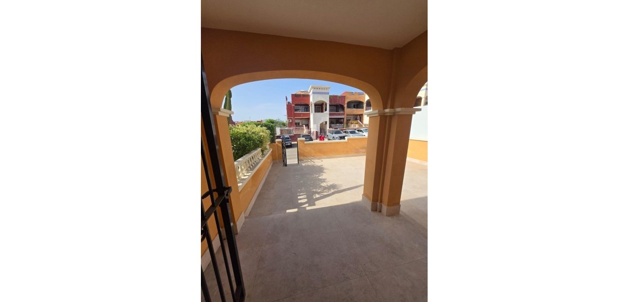 Herverkoop - Villa -
Orihuela Costa - La Florida