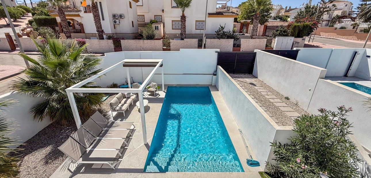 Herverkoop - Detached Villa -
Ciudad Quesada - Pueblo Lucero
