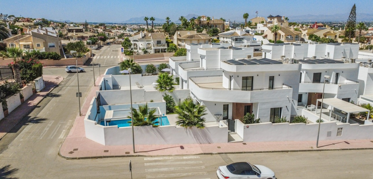 Herverkoop - Detached Villa -
Ciudad Quesada - Pueblo Lucero