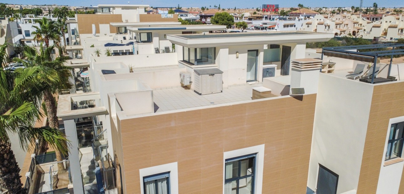 Herverkoop - duplex -
Orihuela Costa - La Zenia