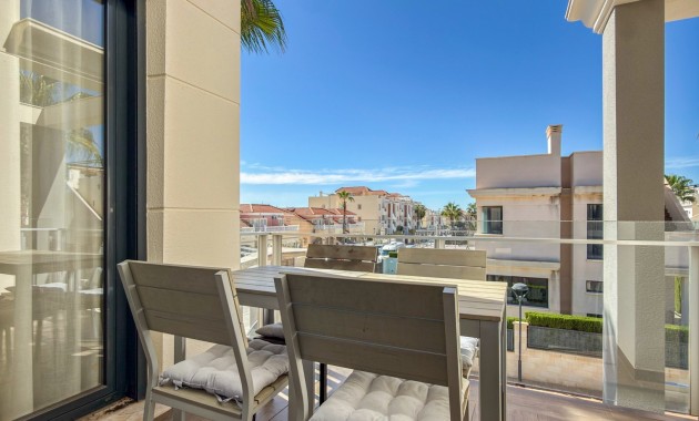 Herverkoop - duplex -
Orihuela Costa - La Zenia