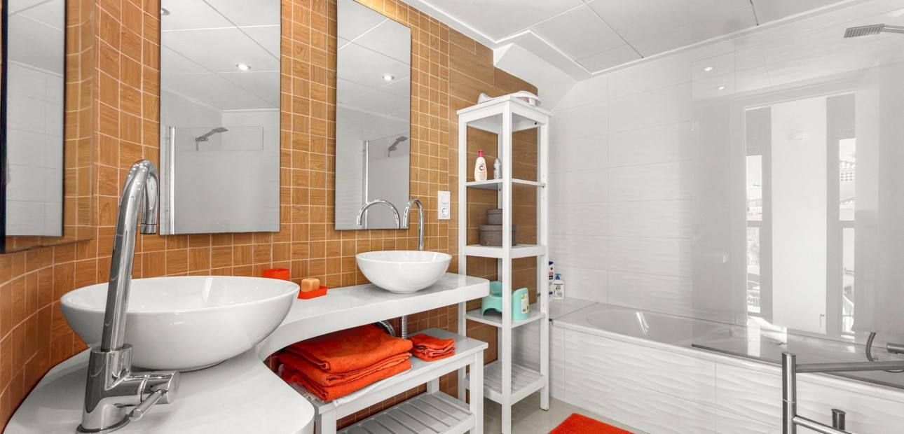 Herverkoop - duplex -
Orihuela Costa - La Zenia