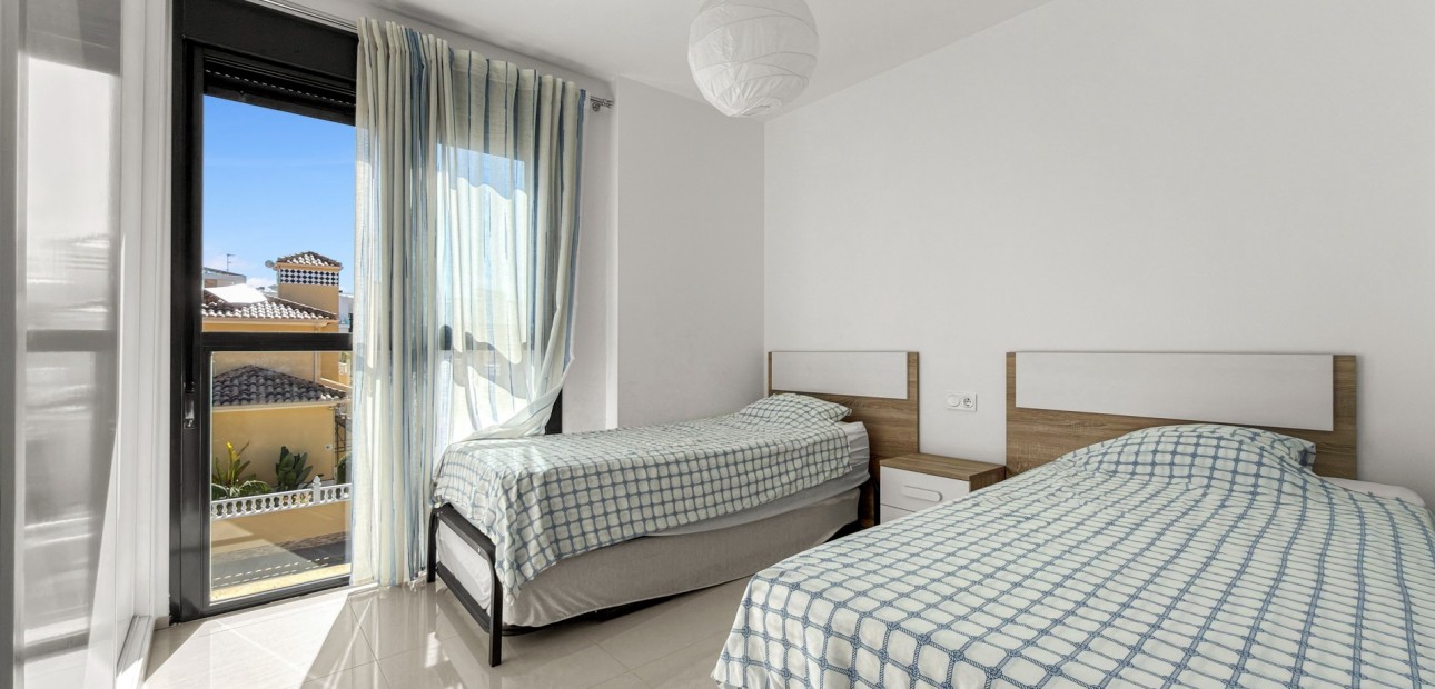 Herverkoop - duplex -
Orihuela Costa - La Zenia