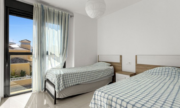 Herverkoop - duplex -
Orihuela Costa - La Zenia