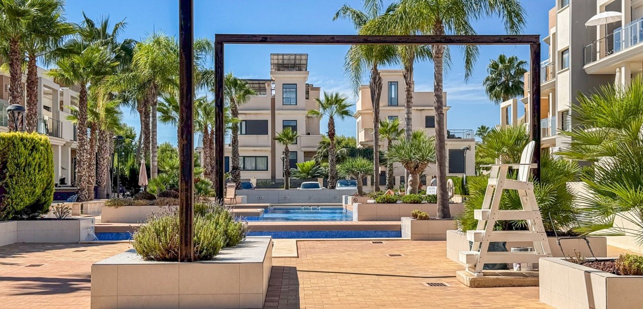 Herverkoop - duplex -
Orihuela Costa - La Zenia