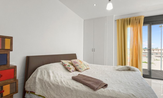 Herverkoop - duplex -
Orihuela Costa - La Zenia