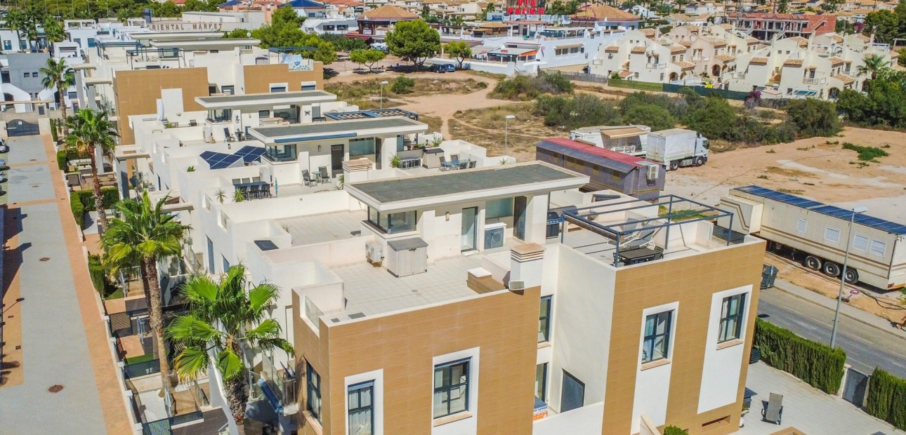Herverkoop - duplex -
Orihuela Costa - La Zenia