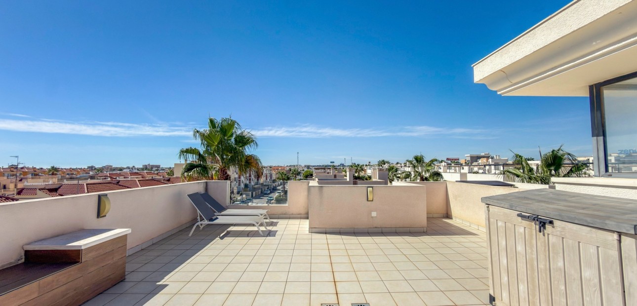 Herverkoop - duplex -
Orihuela Costa - La Zenia