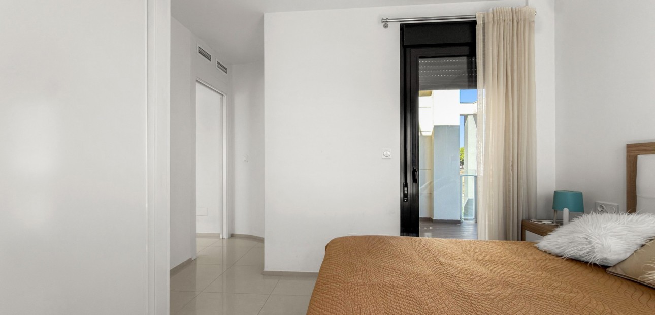 Herverkoop - duplex -
Orihuela Costa - La Zenia