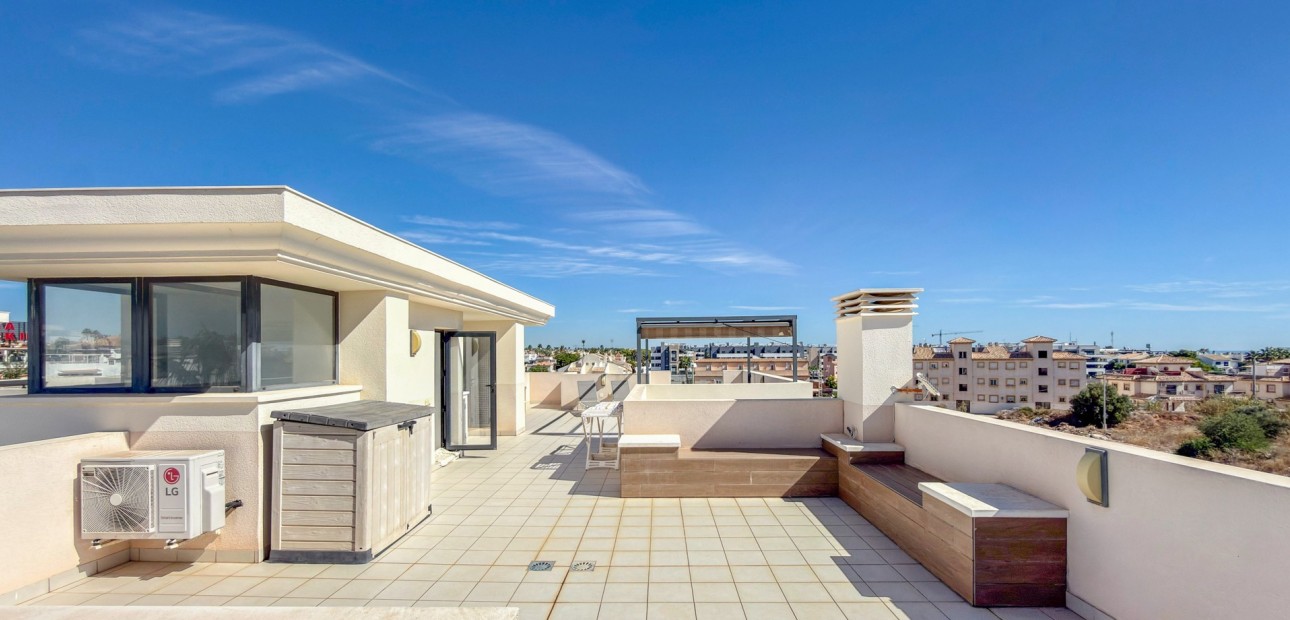 Herverkoop - duplex -
Orihuela Costa - La Zenia