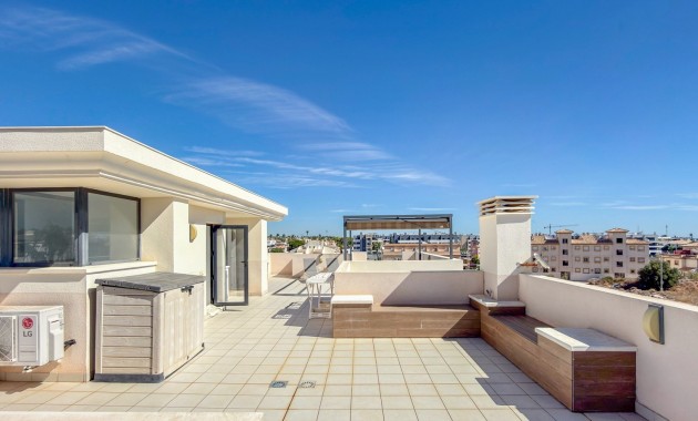Herverkoop - duplex -
Orihuela Costa - La Zenia