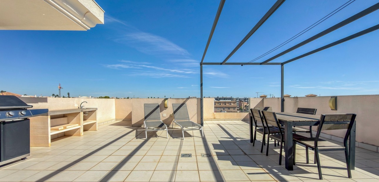 Herverkoop - duplex -
Orihuela Costa - La Zenia
