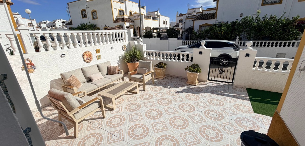 Herverkoop - Herenhuis -
Orihuela - Entre Naranjos Vistabella