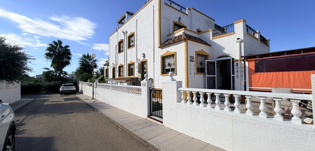 Herverkoop - Herenhuis -
Orihuela - Entre Naranjos Vistabella