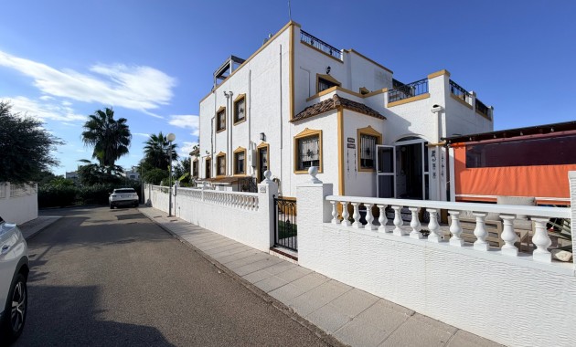 Herverkoop - Herenhuis -
Orihuela - Entre Naranjos Vistabella