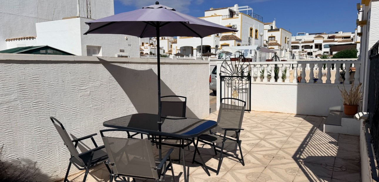 Herverkoop - Herenhuis -
Orihuela - Entre Naranjos Vistabella