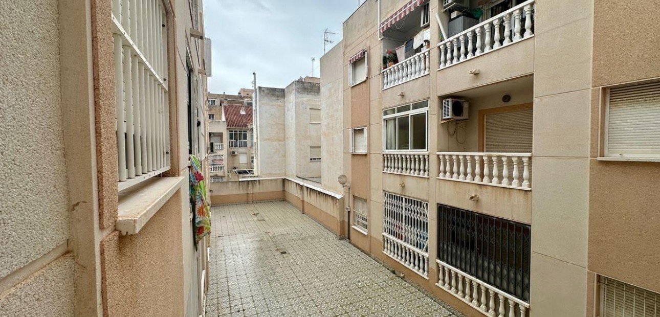 Herverkoop - Appartement / flat -
Torrevieja - Estacion de autobuses