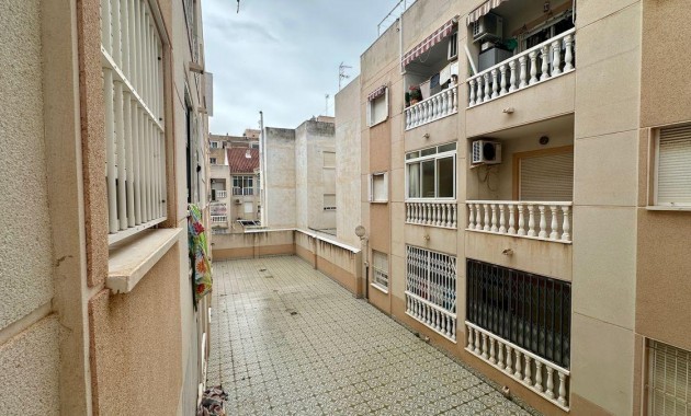 Herverkoop - Appartement / flat -
Torrevieja - Estacion de autobuses