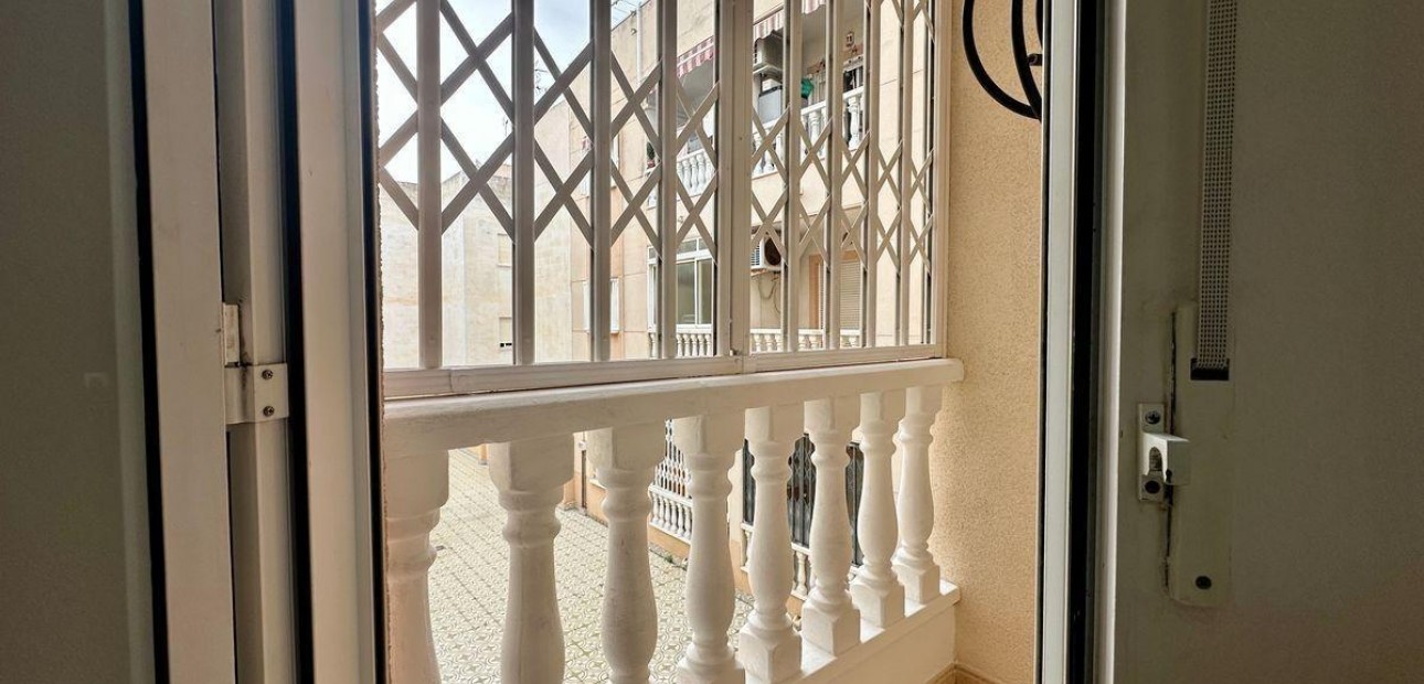 Herverkoop - Appartement / flat -
Torrevieja - Estacion de autobuses