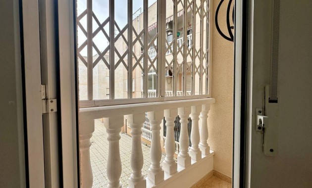 Herverkoop - Appartement / flat -
Torrevieja - Estacion de autobuses