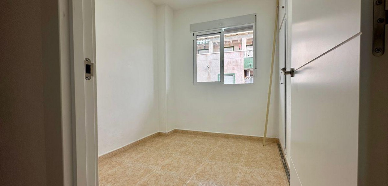 Herverkoop - Appartement / flat -
Torrevieja - Estacion de autobuses