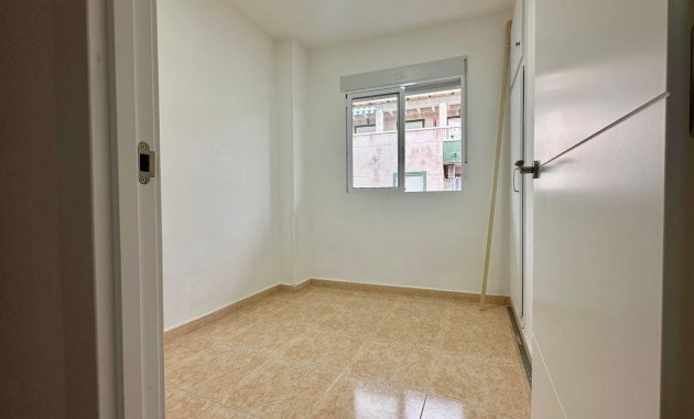 Herverkoop - Appartement / flat -
Torrevieja - Estacion de autobuses