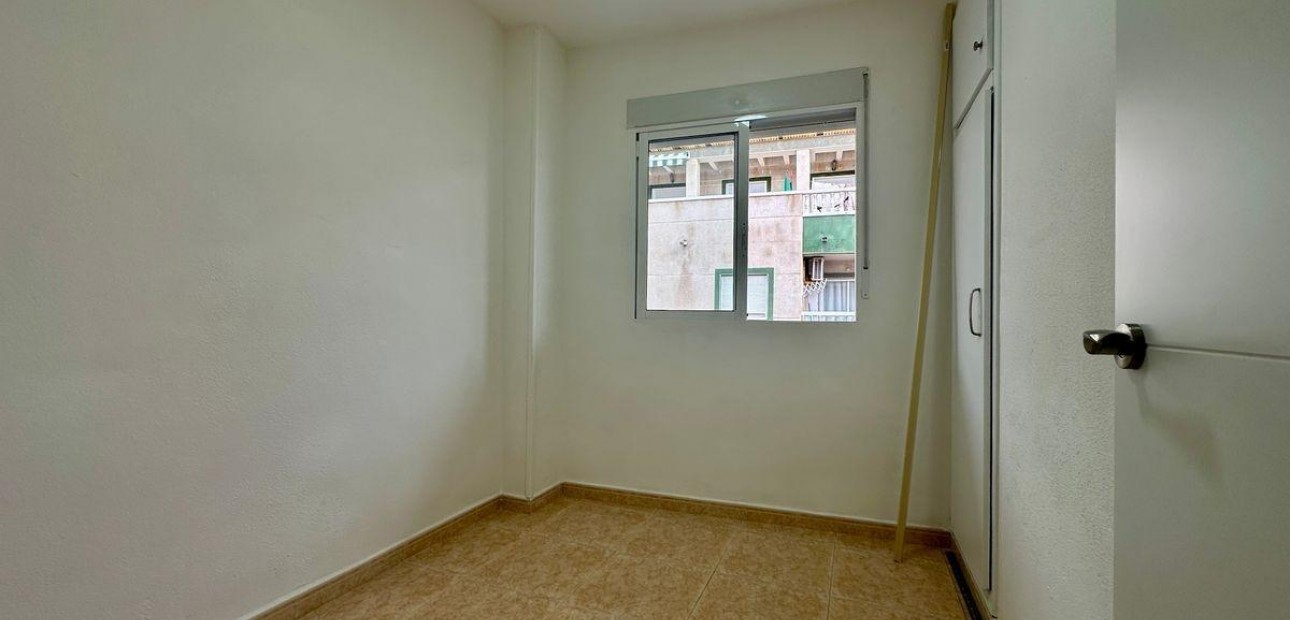 Herverkoop - Appartement / flat -
Torrevieja - Estacion de autobuses