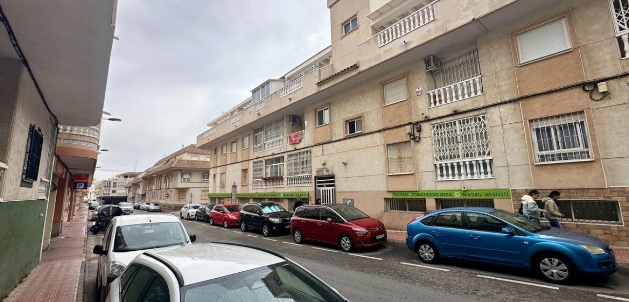 Herverkoop - Appartement / flat -
Torrevieja - Estacion de autobuses
