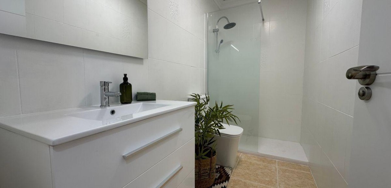 Herverkoop - Appartement / flat -
Torrevieja - Estacion de autobuses
