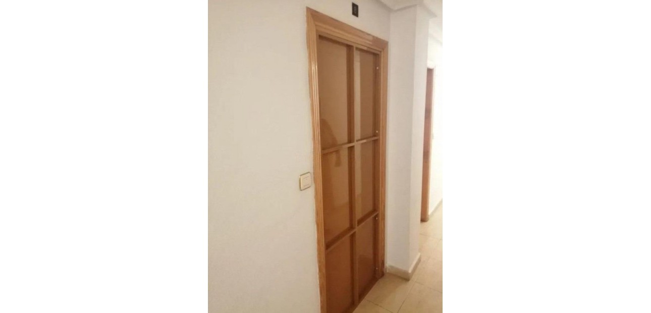 Venta - Apartamento / piso -
Torrevieja - Centro