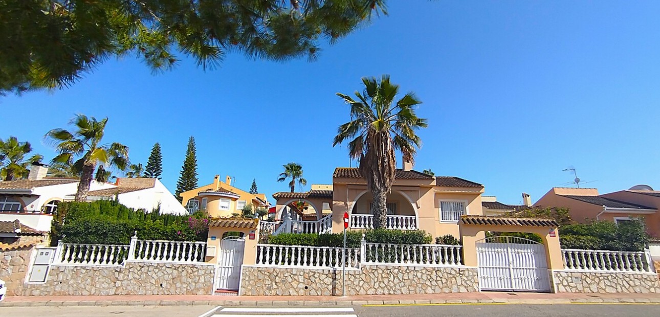Herverkoop - Detached Villa -
Ciudad Quesada - Pueblo Lucero
