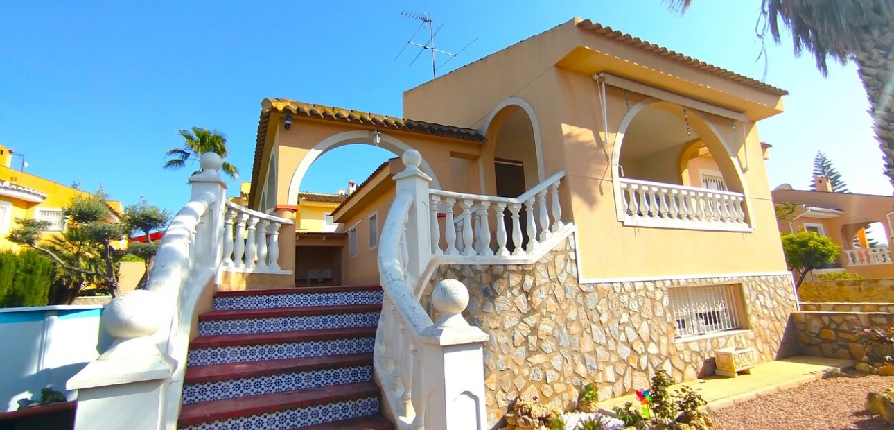 Herverkoop - Detached Villa -
Ciudad Quesada - Pueblo Lucero