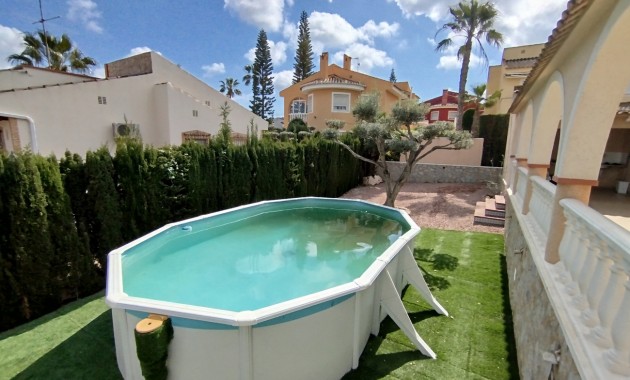 Herverkoop - Detached Villa -
Ciudad Quesada - Pueblo Lucero
