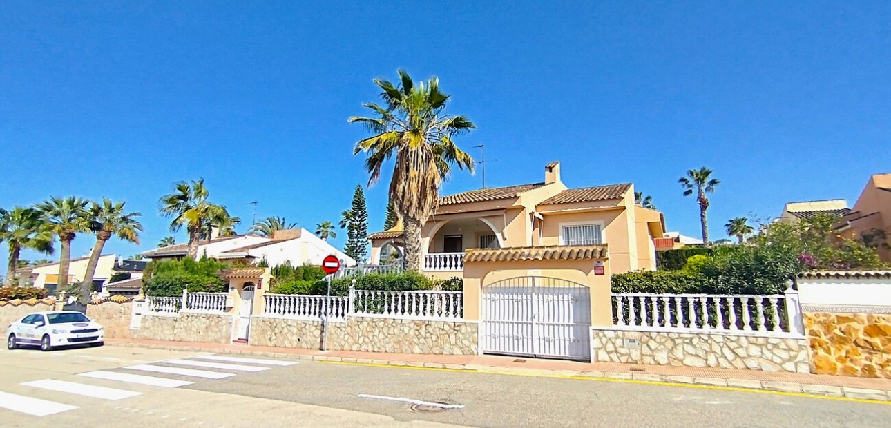 Herverkoop - Detached Villa -
Ciudad Quesada - Pueblo Lucero