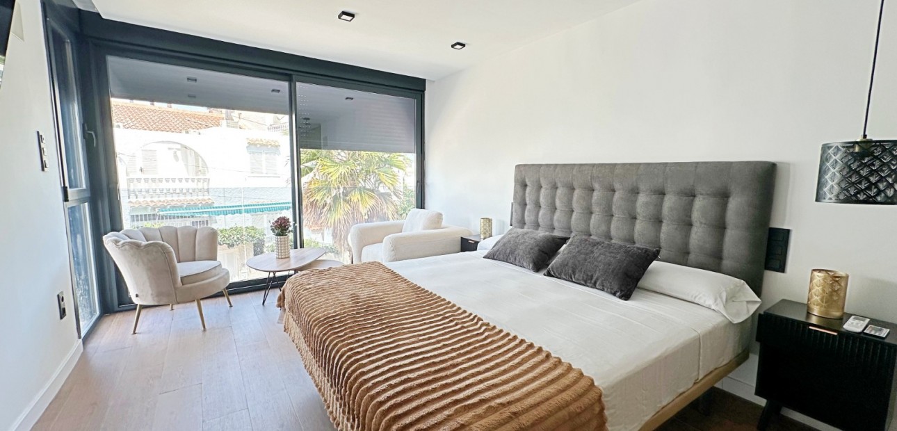 Herverkoop - Herenhuis -
Torrevieja - Torrevieja - Centre