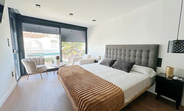 Herverkoop - Herenhuis -
Torrevieja - Torrevieja - Centre