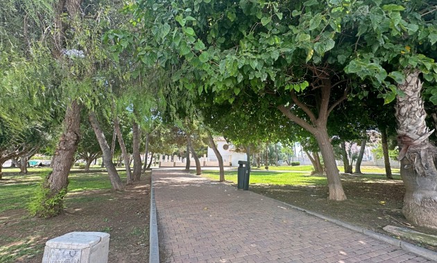 Herverkoop - Herenhuis -
Torrevieja - Torrevieja - Centre