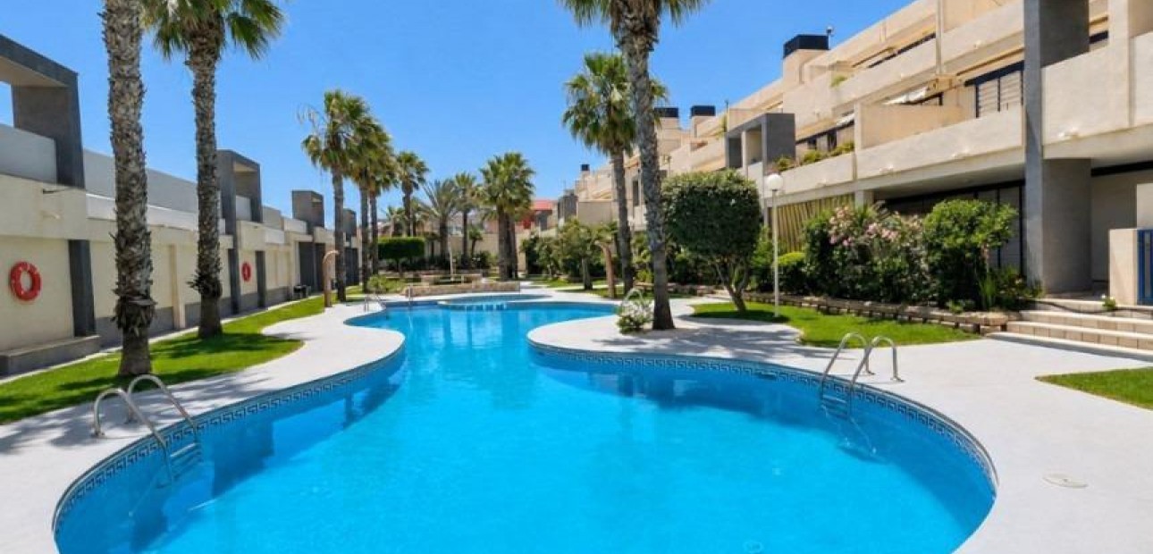 Sale - Apartment / flat -
Torrevieja - Torre la mata