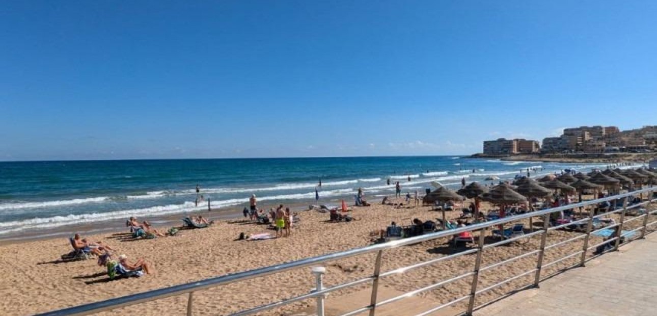 Sale - Apartment / flat -
Torrevieja - Torre la mata