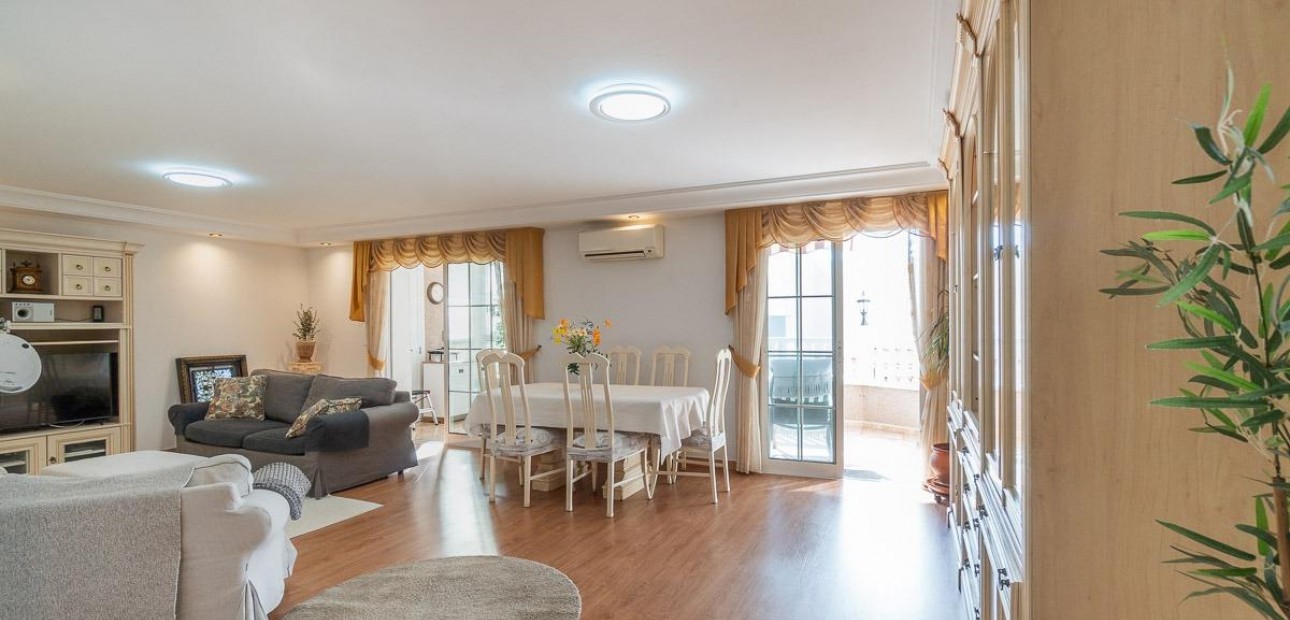 Sale - Penthouse -
Torrevieja - Centro