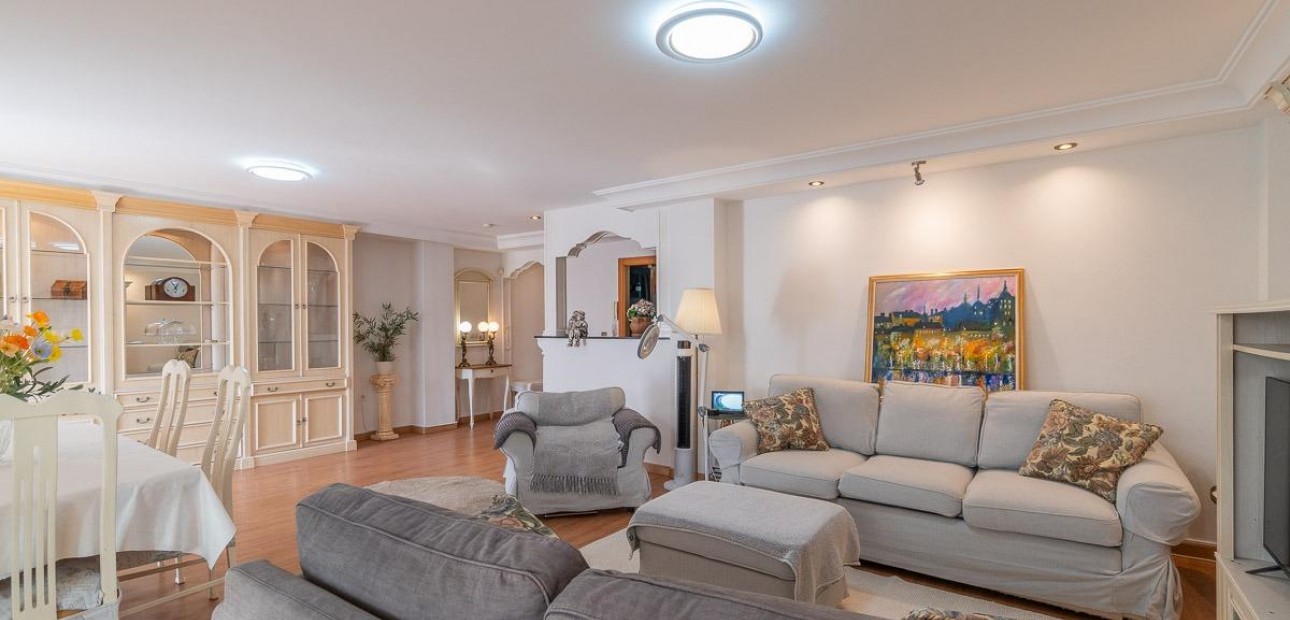 Sale - Penthouse -
Torrevieja - Centro