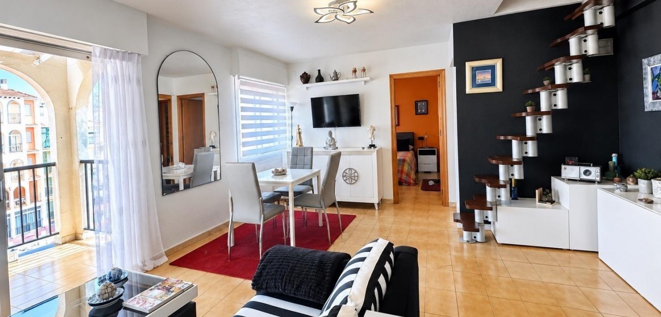 Sale - Apartment / flat -
Torrevieja - La veleta