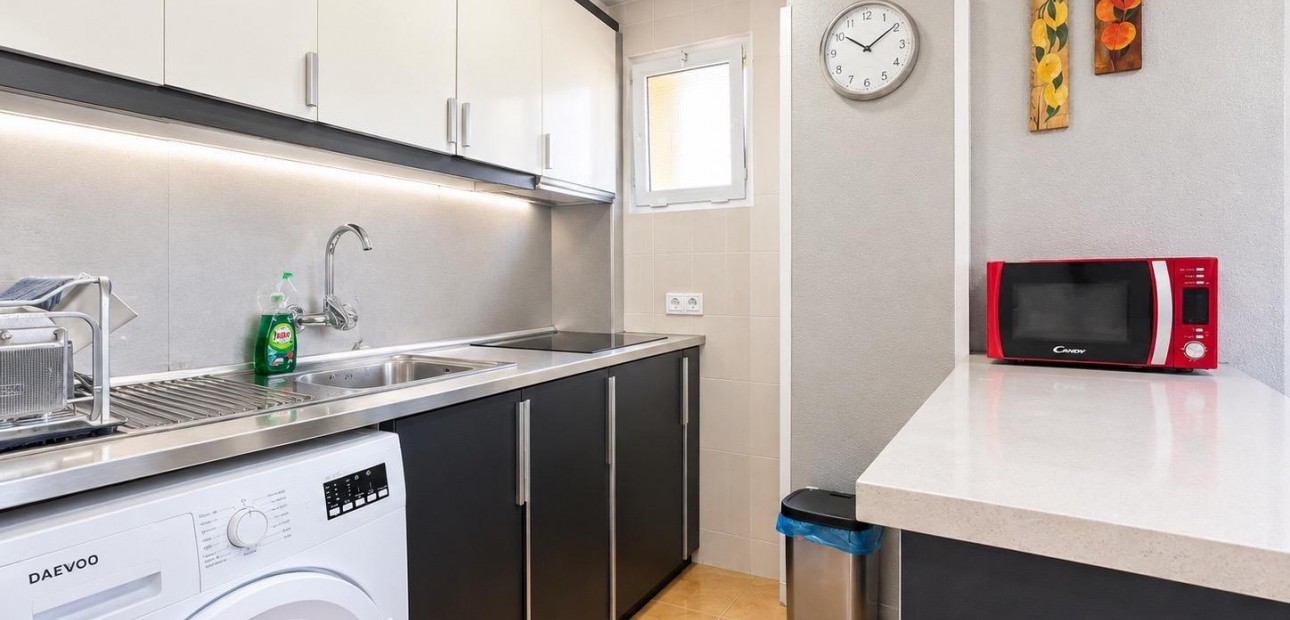 Sale - Apartment / flat -
Torrevieja - La veleta