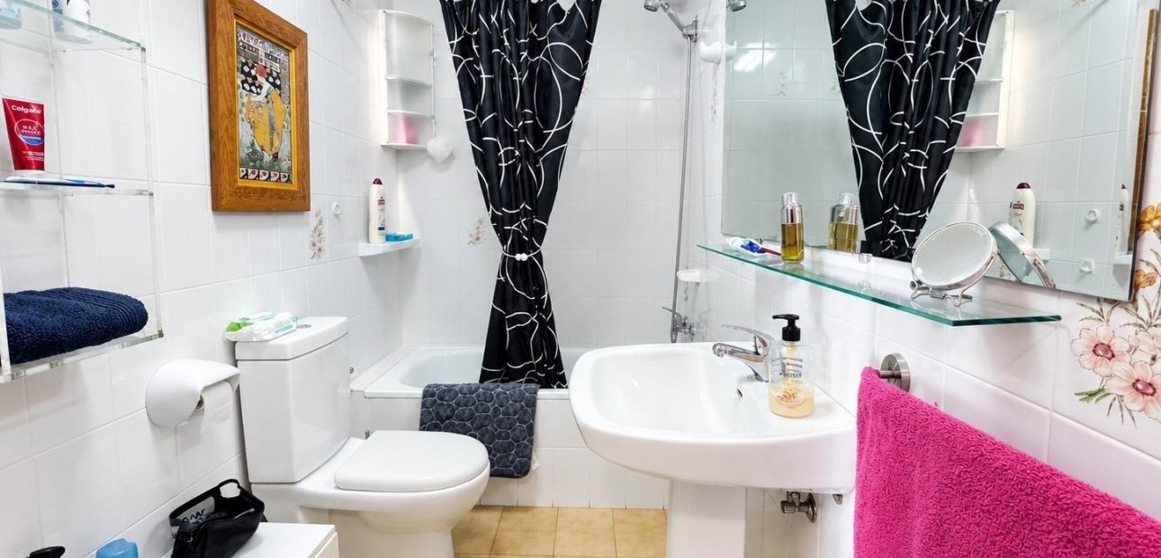 Sale - Apartment / flat -
Torrevieja - La veleta