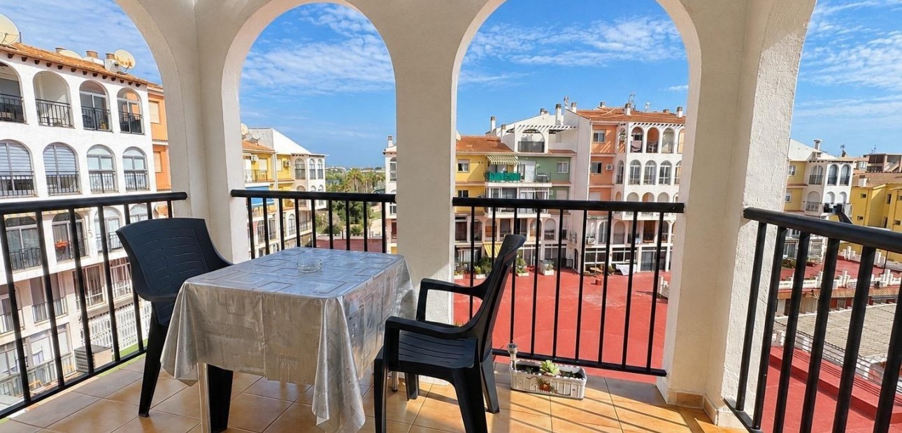 Sale - Apartment / flat -
Torrevieja - La veleta