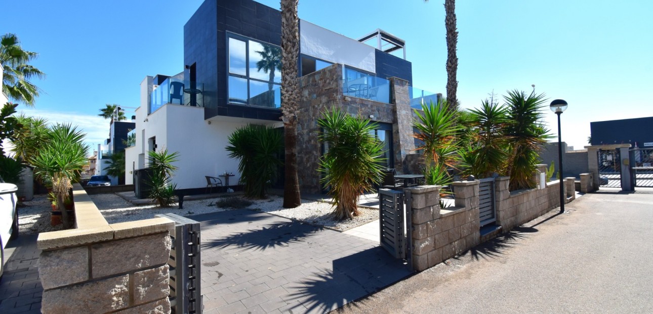 Sale - Quad Villa -
Orihuela Costa - Lomas de Cabo Roig