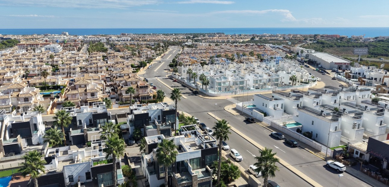 Sale - Quad Villa -
Orihuela Costa - Lomas de Cabo Roig