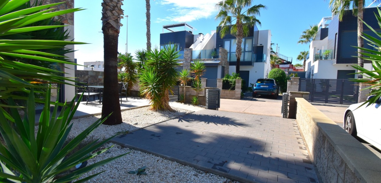 Sale - Quad Villa -
Orihuela Costa - Lomas de Cabo Roig