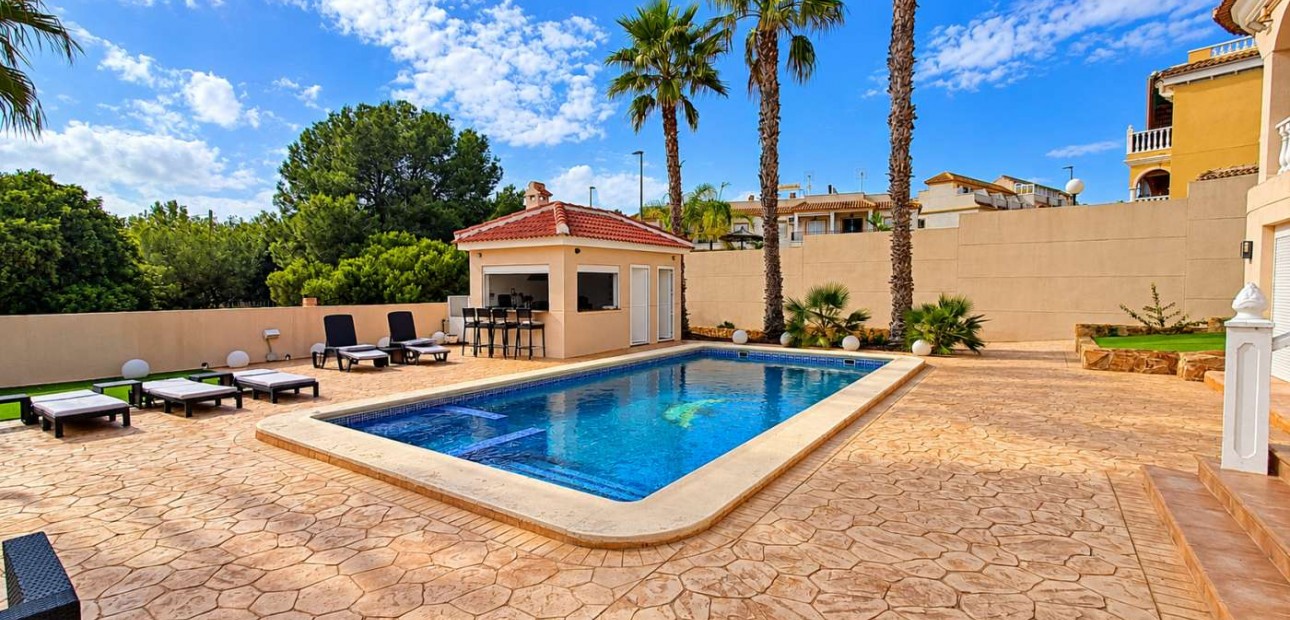 Sale - Detached Villa -
Algorfa - Montemar